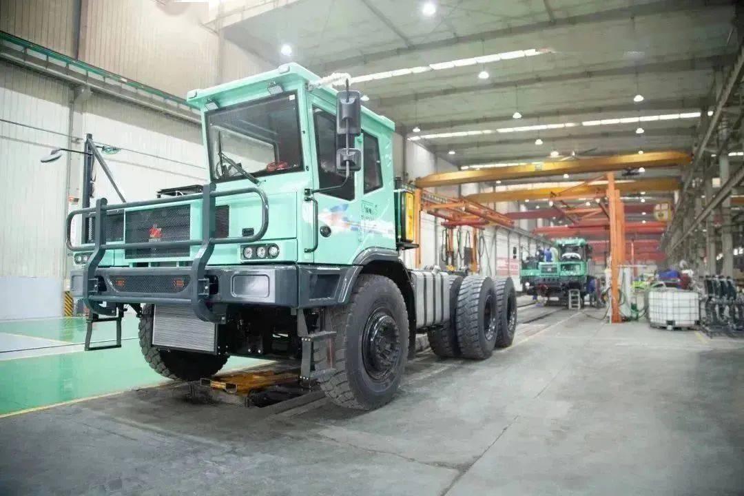 行业首批——同力科技tlh130甲醇混动非公路宽体自卸车荣耀下线_产品