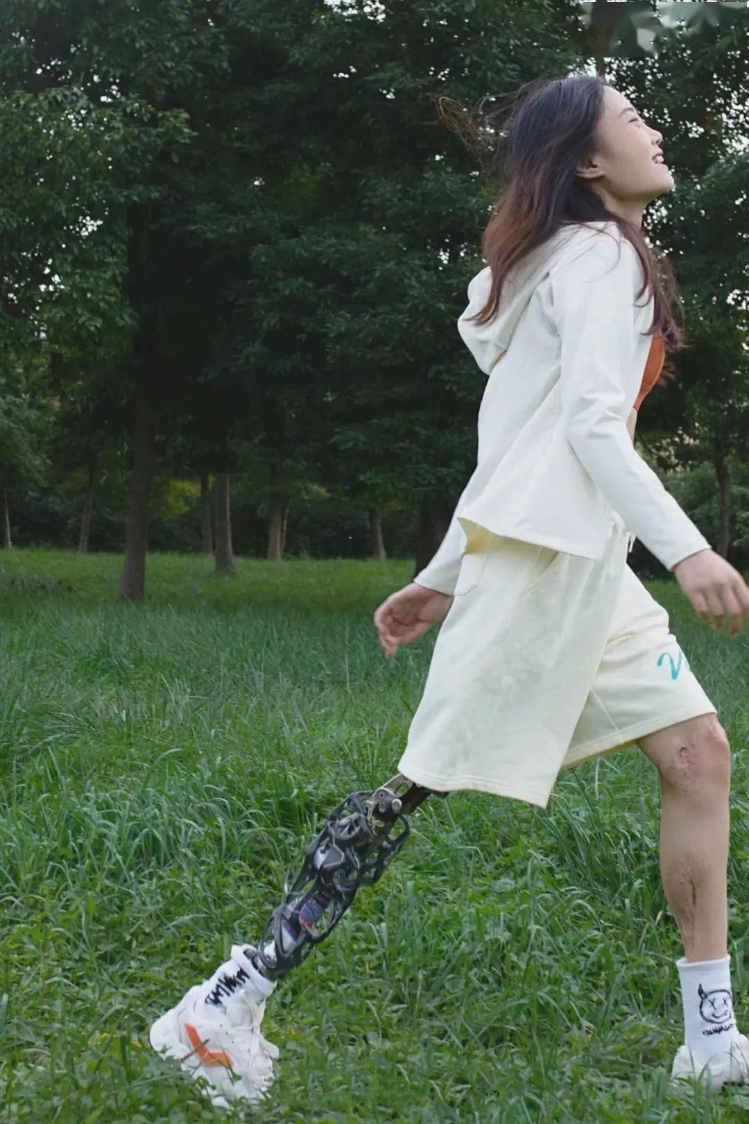 "钢腿女孩"有了新身份!_汶川_牛钰_四川省