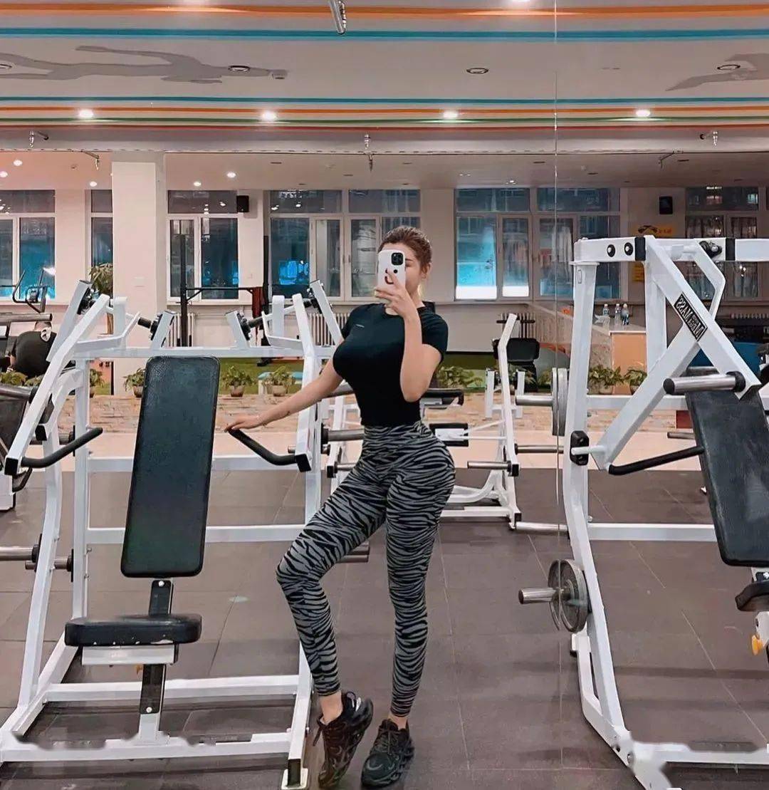 刘太阳cos"蜘蛛侠",尽显丰满身材!这扛不住啊._健身_运动_姐姐