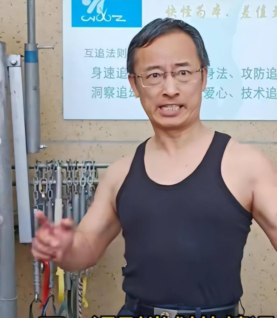 陈鹤皋的疯狗拳,他之所以足够"疯狗",一个原因就在于他攻击的部位是在