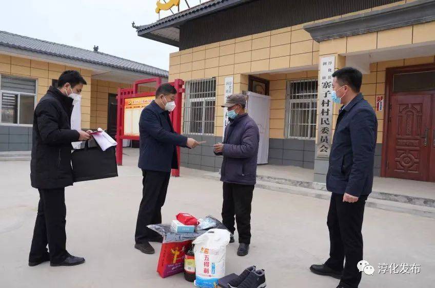 雷党社先后深入困难职工刘继红,特困供养户郭志明,低保户刘宗会,困难