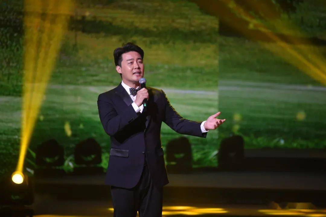 歌唱家张英席演唱歌曲《在那遥远的地方》情深意长,将相思寄托于祖国
