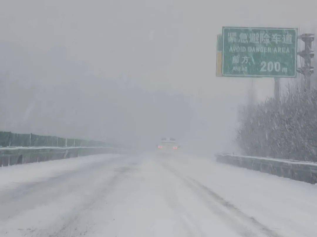 扩散！多图+视频！张家口大面积降雪，最新高速路况，那些站口封闭