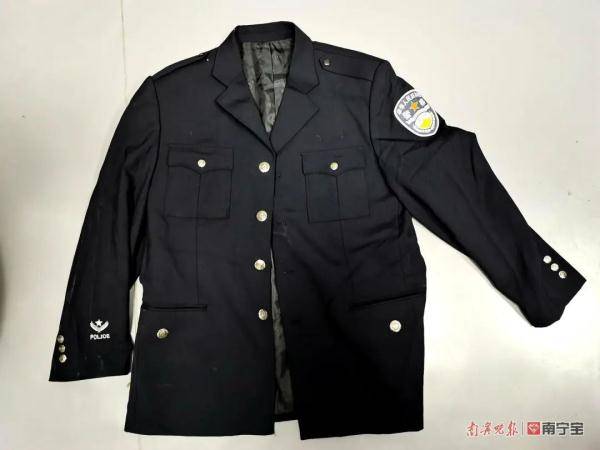 公安皮夹克警服图片