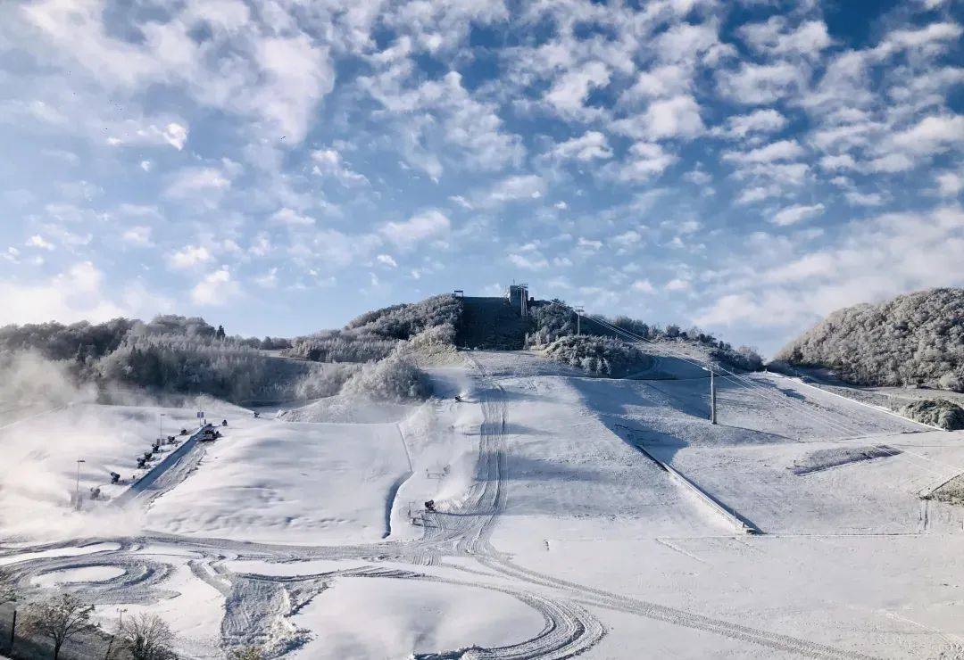 綠蔥坡滑雪場啟動將在巴東縣野三關綠蔥坡旅遊度假區湖北分會場暨湖北