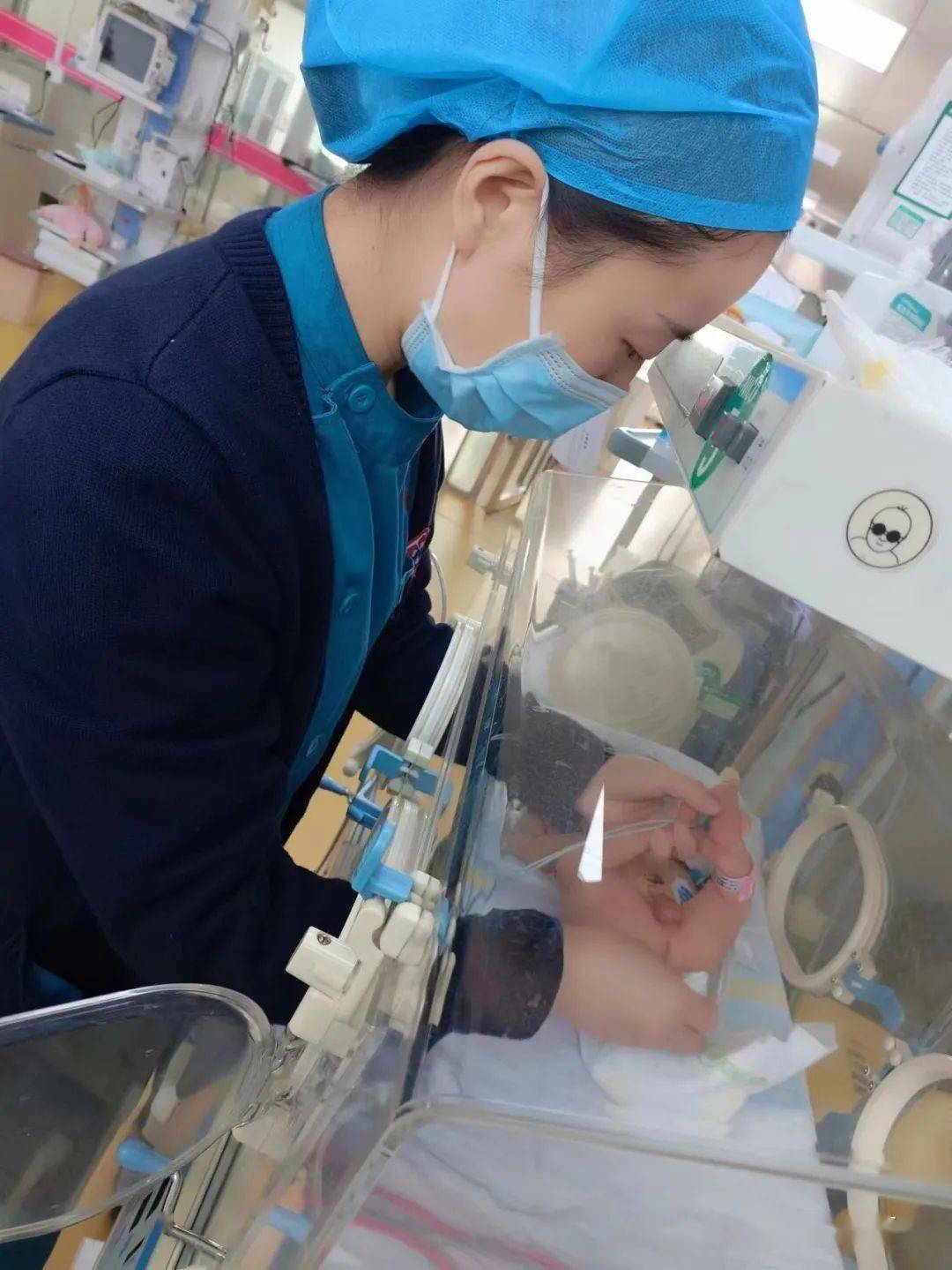 新生儿重症医学科:暖箱小,责任大,尽心尽力守护_宝宝_护理_变化