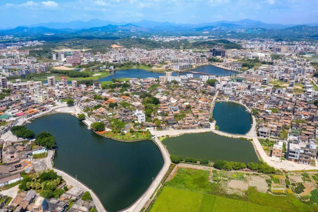 (摄影:陈其泰)图为揭阳市惠来县惠城镇夜景航拍图(摄影:陈其泰)