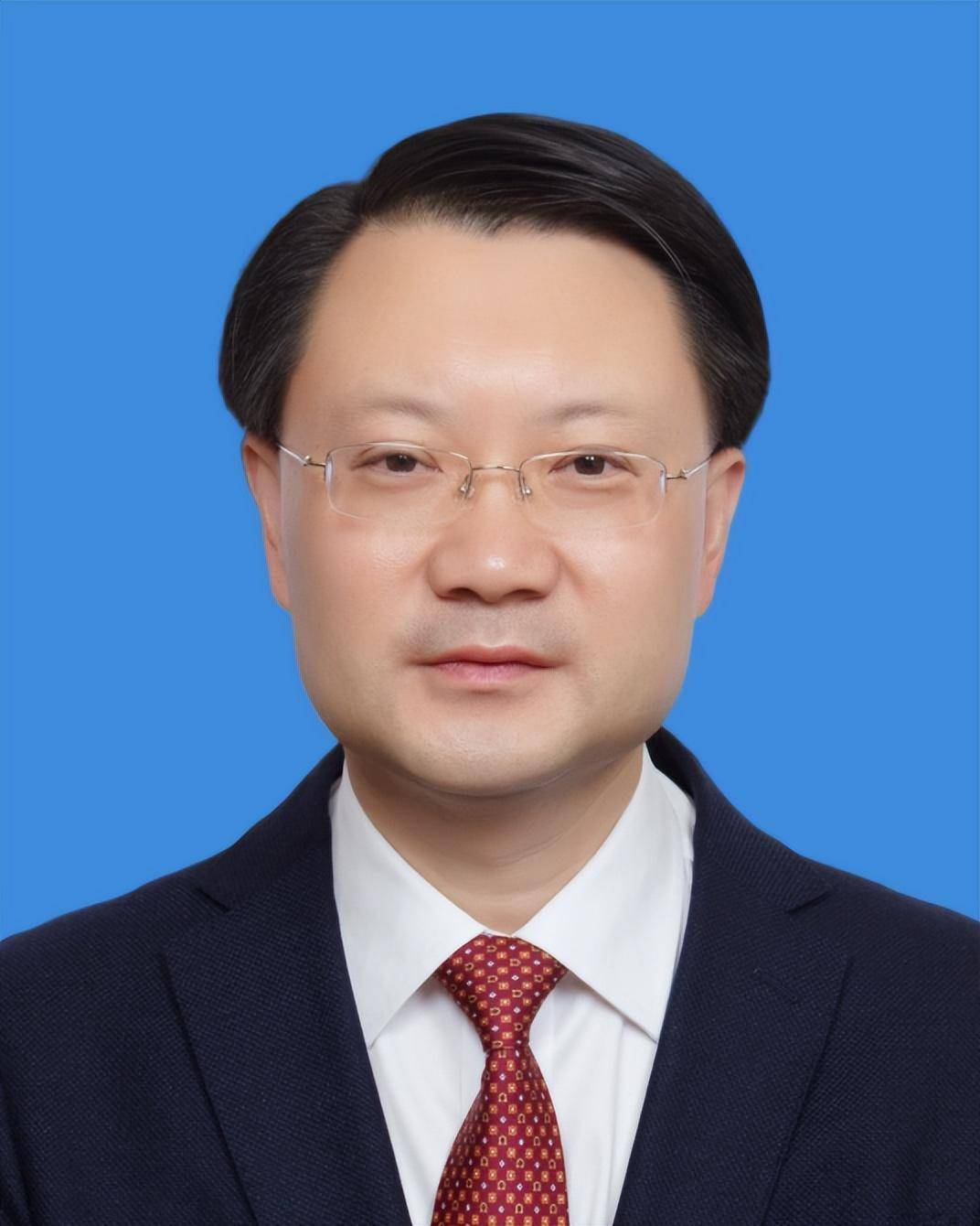 经查,淮安市政府副市长韦某(曾在扬州市工作)与扬州市广陵区商务局副