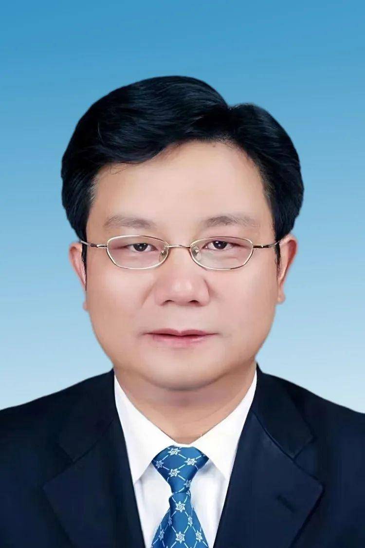 王宁当选云南省人大常委会主任,王予波当选云南省省长_研究生_杨斌