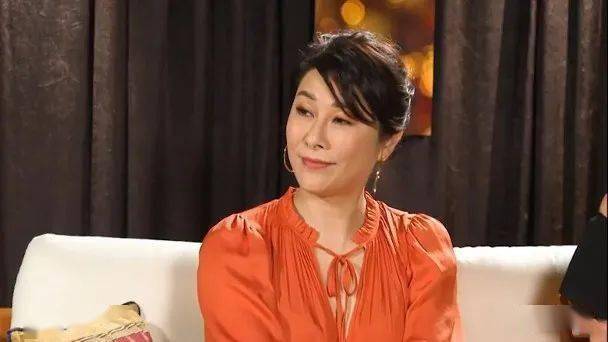 黎淑贤爆参选亚姐内幕 佳丽向工作人员送燕窝炖品_bonnie_杨玉梅_杨绍