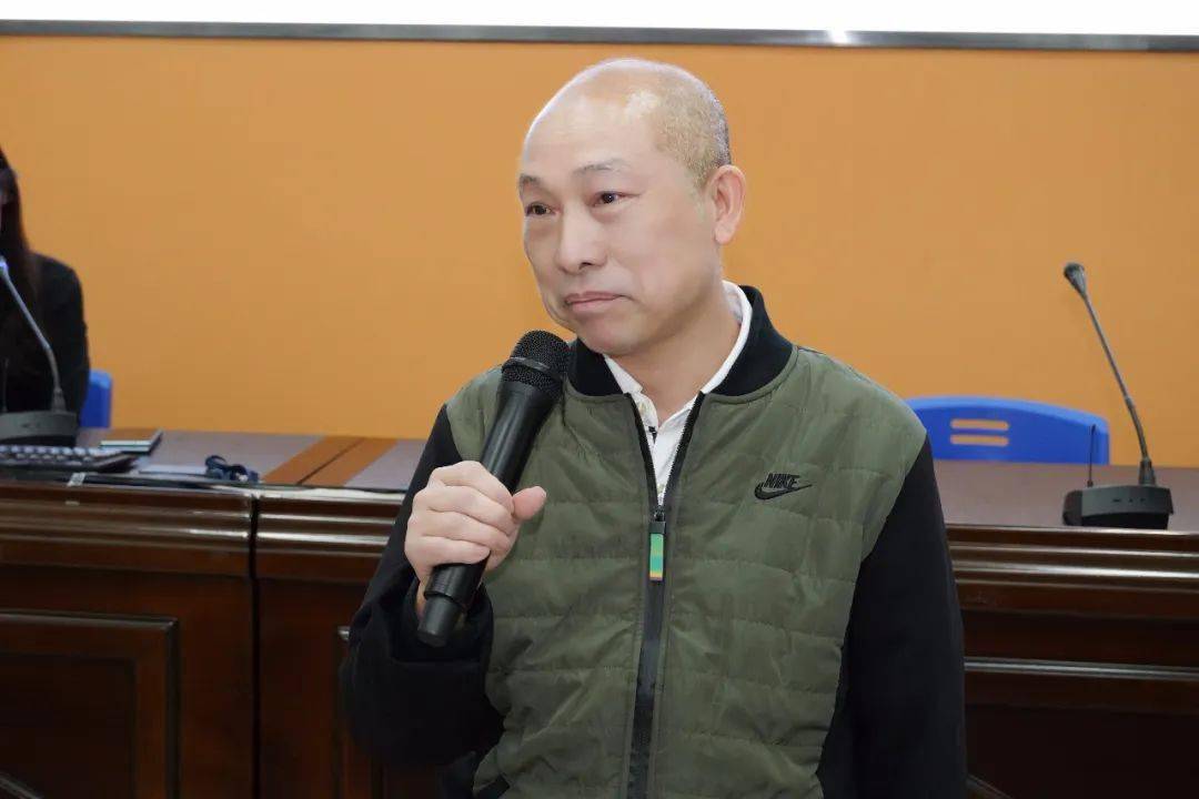 灿烂星光 因您闪耀——广州市禺山高级中学为八位退休教师举行欢送会