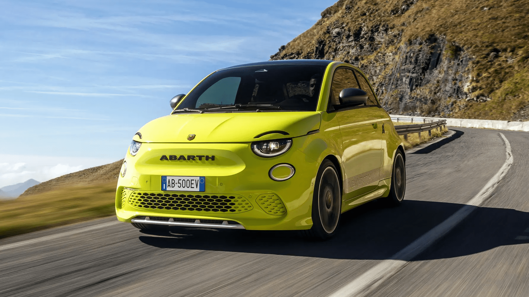 新款 Abarth 500e 是一款功率为 149bhp 的电动小钢炮