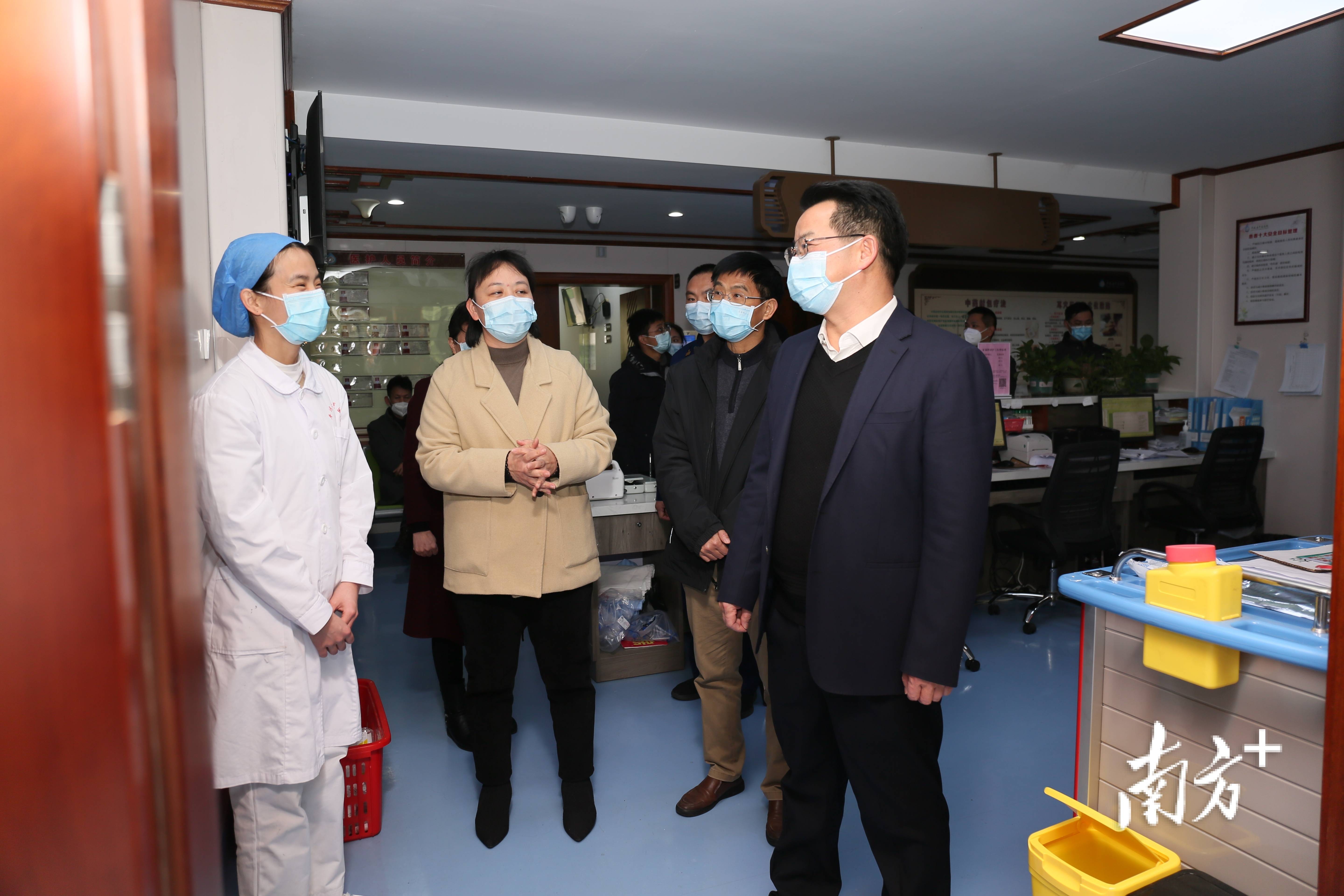 平远县委书记廖茂忠率队督导检查春节前疫情防控,市场供应,维稳和安全