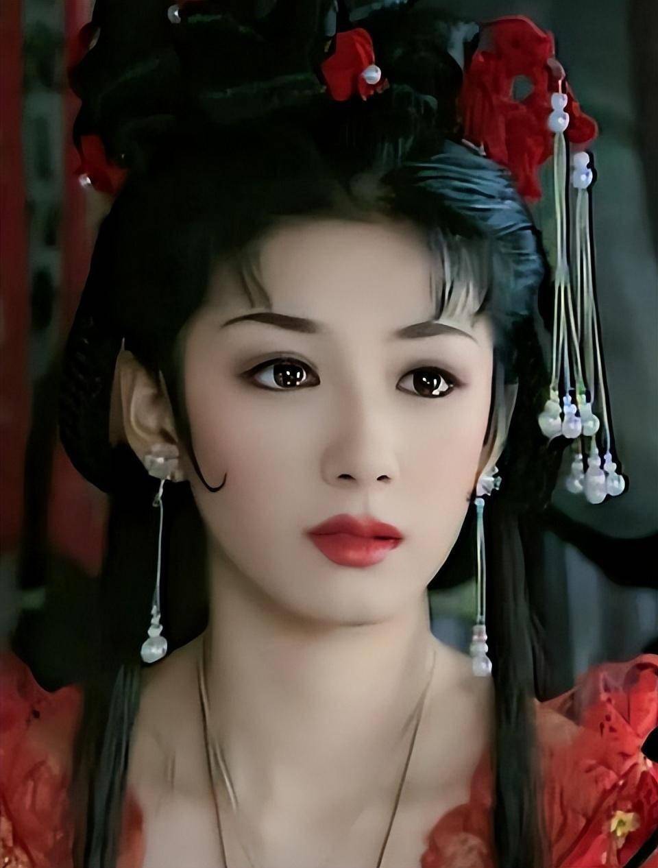 内娱女演员的"幼态脸",正在毁掉演艺圈_赵灵儿_观众_长相