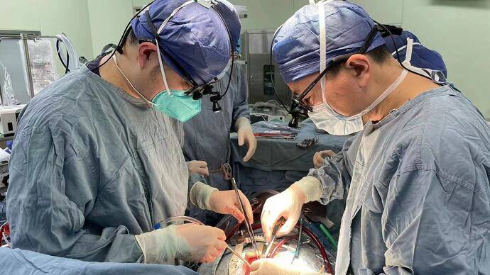 二胎妈妈紧急家中分娩 心脏子宫不慎感染:新华医院多学科紧急抢救_会诊_手术_孕产妇