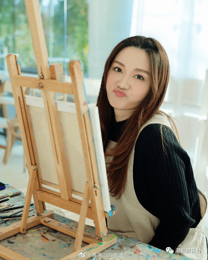 黄心颖34岁生日激罕晒正面相!生活无忧状态好过做艺人