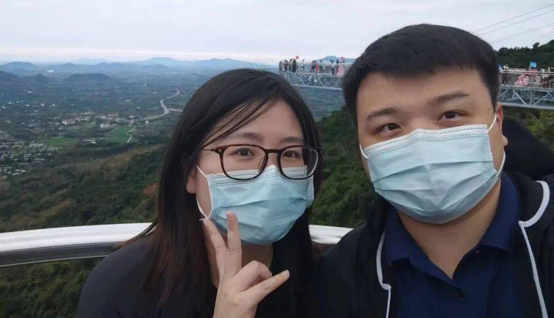 年要带着爸爸妈妈发现和爸爸妈妈的近期合照是五年前翻了下相册江季垚