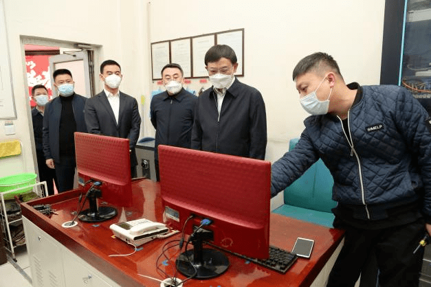 除夕夜省财政厅主要领导慰问值班干部