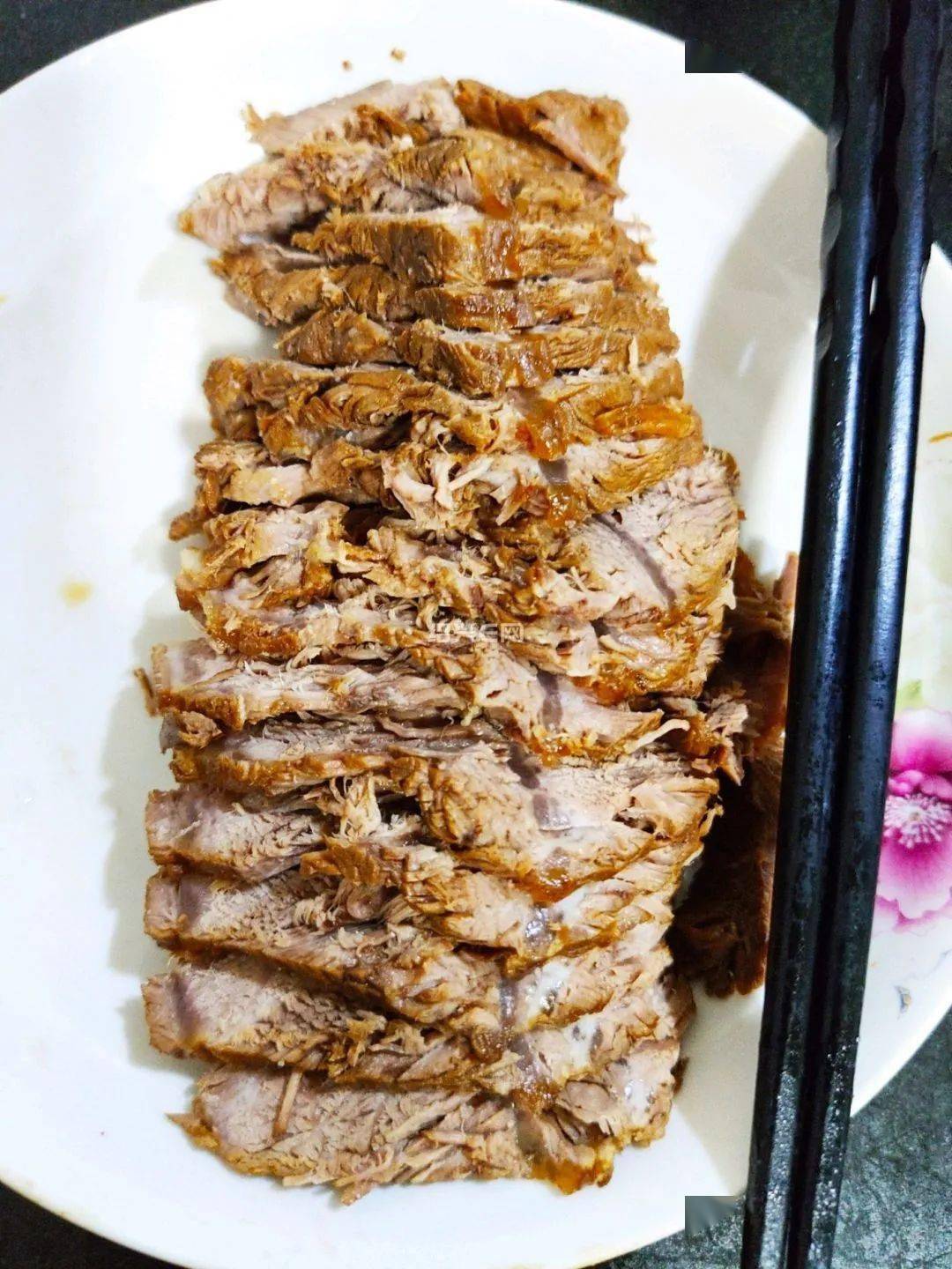 滷牛肉紅燒小排涼拌馬蘭頭圖片來源:挪威的森林玉油豆腐燒肉圖片來源