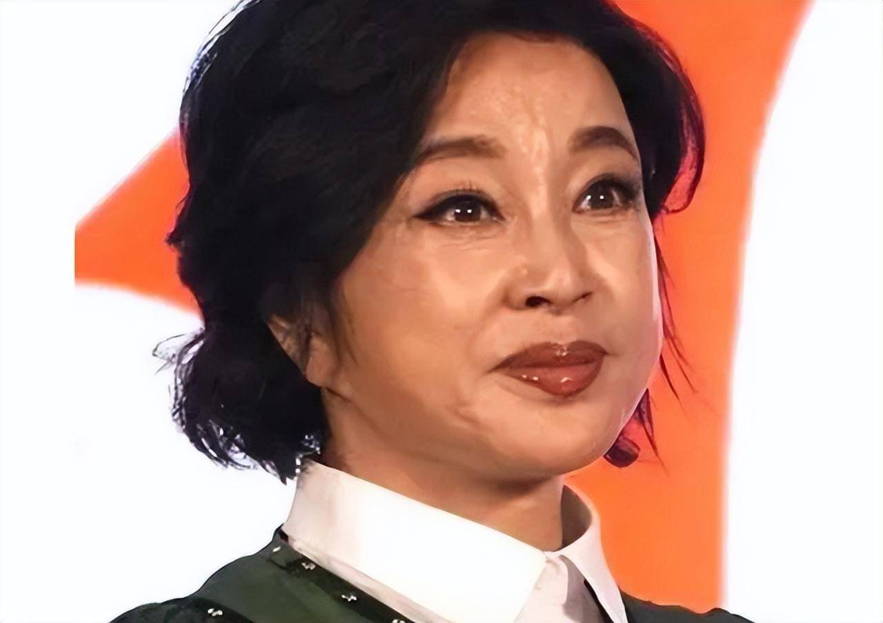 耳垂下垂,表情僵硬,从刘晓庆到伊能静,明星拉皮后遗症太明显_状态