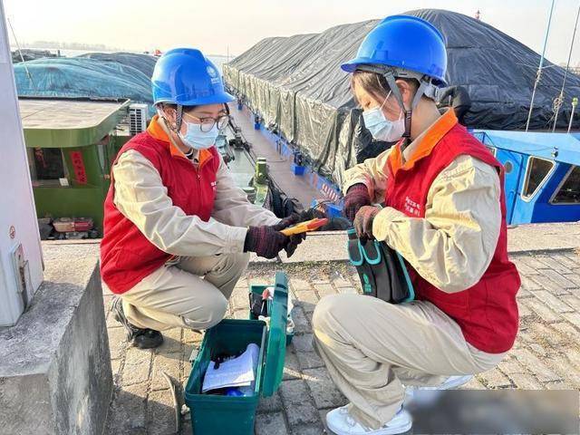 新春走基层"电保姆"助力船民安心过大年_用电_徐传军_樊君妍