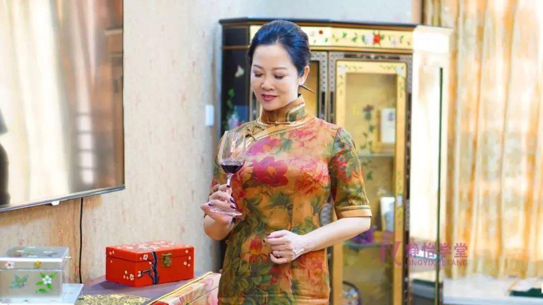 她说:一个人的气质,藏在体态里_杨静怡_形体_仪态