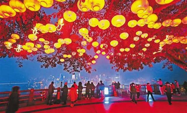 芒果体育今年春节重庆的夜景灯饰又美出圈啦！(图1)