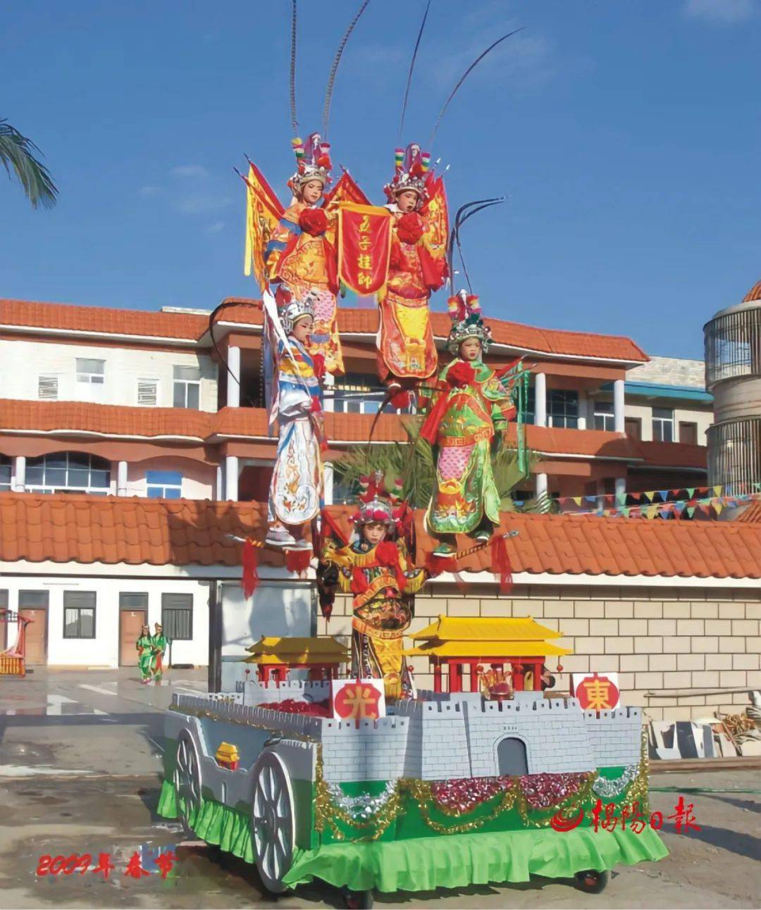 影 响/ 飘色(靖海景屏)取材于历史名剧,民间传说列入省非物质文化遗产