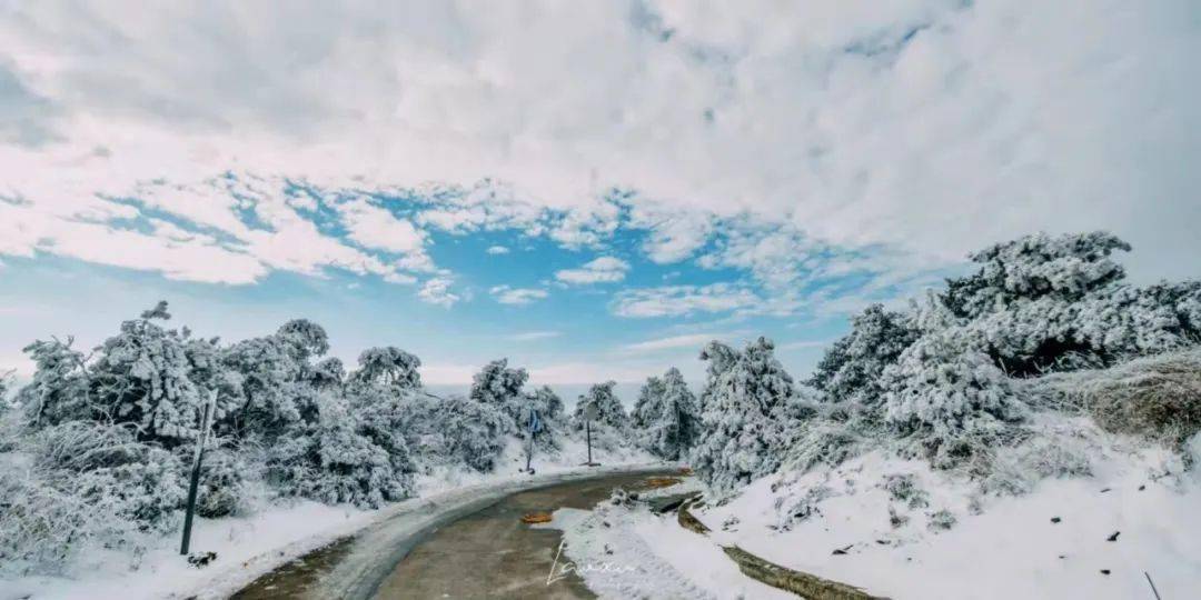 前往華頂景區,石樑景區和天台山雪樂園的遊客需統一前往天台山遊客