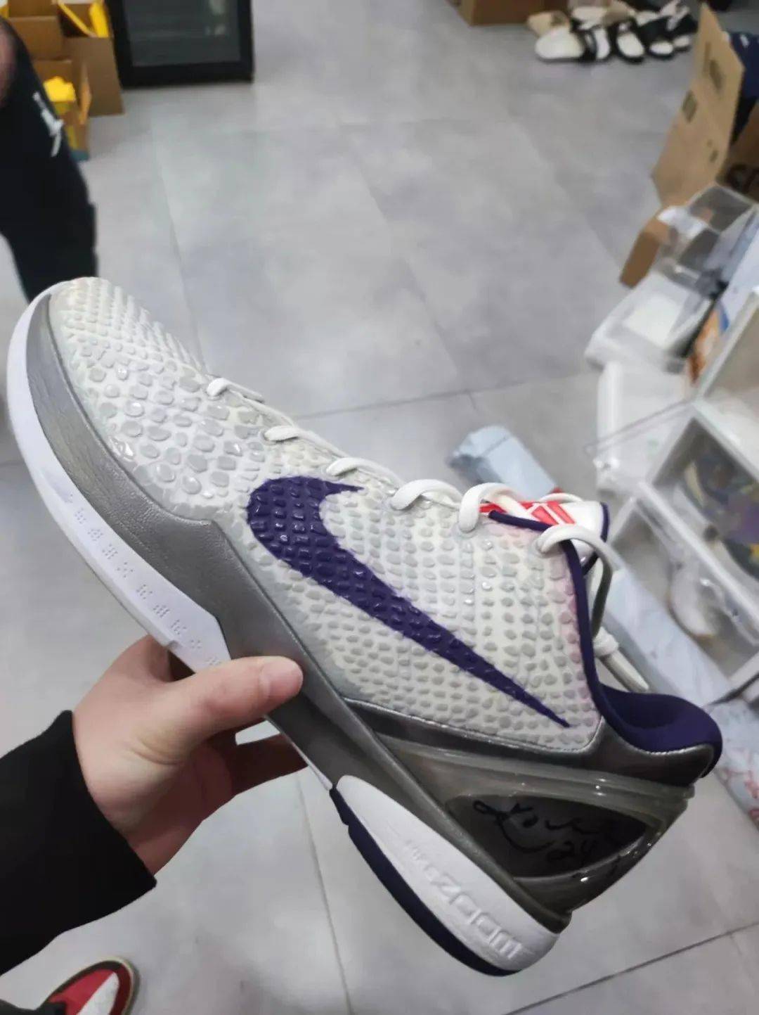 网友分享 | 网友珍藏的科比pe亲签球鞋!_后台_图片_故事