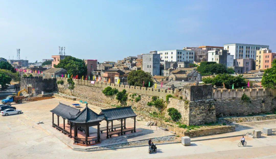 靖海所城位于揭阳市惠来县靖海镇,始建于明嘉靖二十八年(1549年),重修