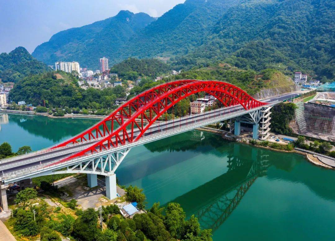 长阳龙五一级路纱帽山至军营冲段项目拉练项目介绍参加项目拉练县委副