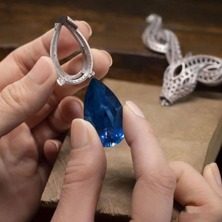 鉴赏|bvlgari serpenti ocean treasure项链:衔海灵蛇_钻石_小南_平台