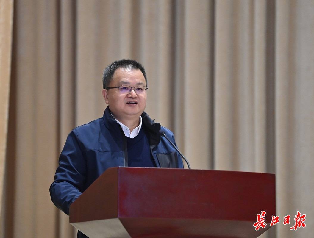 中国科学院院士,武汉大学校长张平文:加强北斗创新链与产业链融合,把