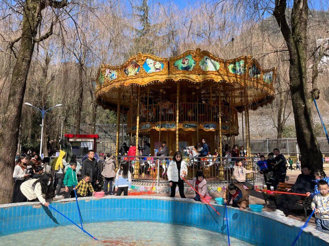 六盘水动物园里嗨翻天_乌蒙_市民_孩子