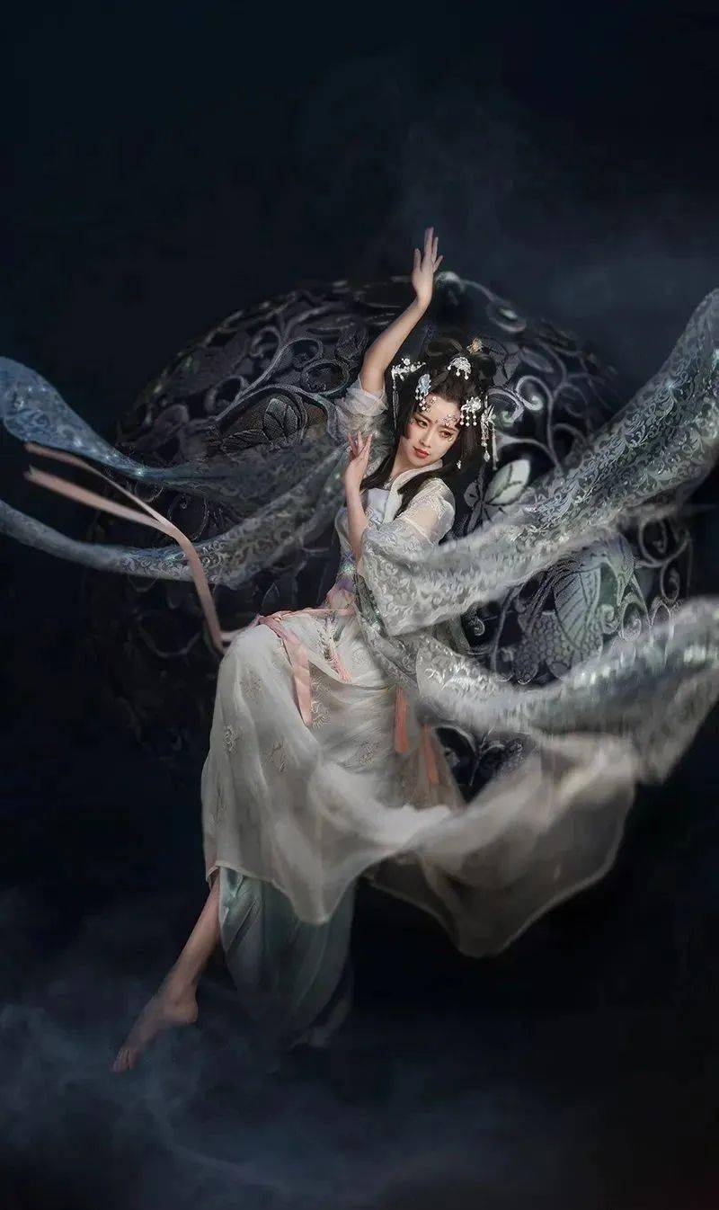 清华美女学霸cos菩萨,火出国!