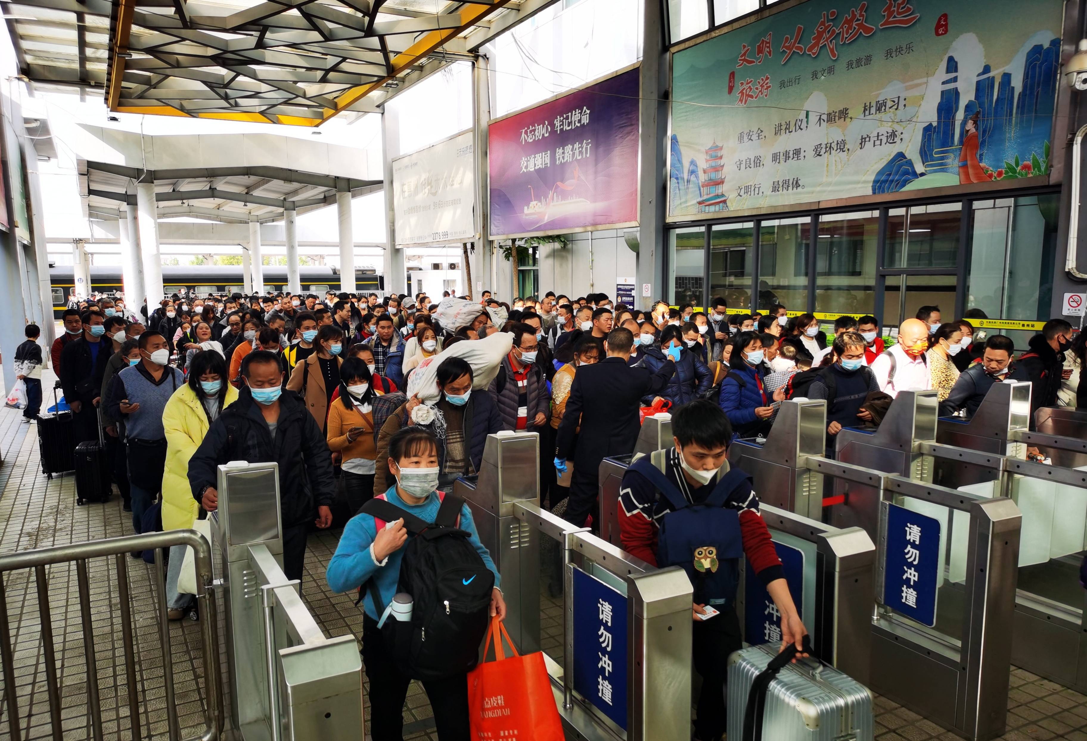 惠州火车站首次迎来复兴号动车_南方plus_南方+