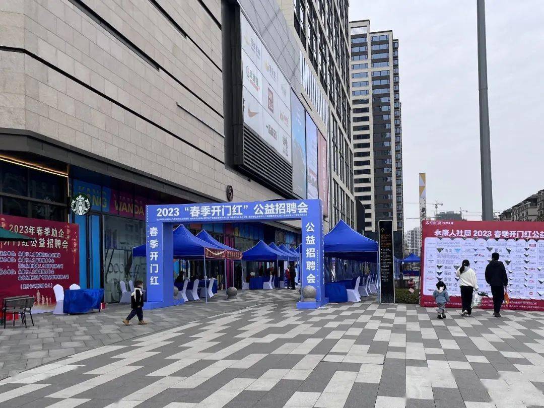 神洲模具城此外,各大企业还在自家厂区门口搭建招工点位,利用led屏