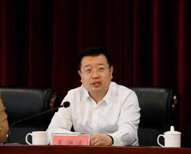 广文街道党工委书记王洪波在讲话中指出,过去一年,面对疫情防控带来的