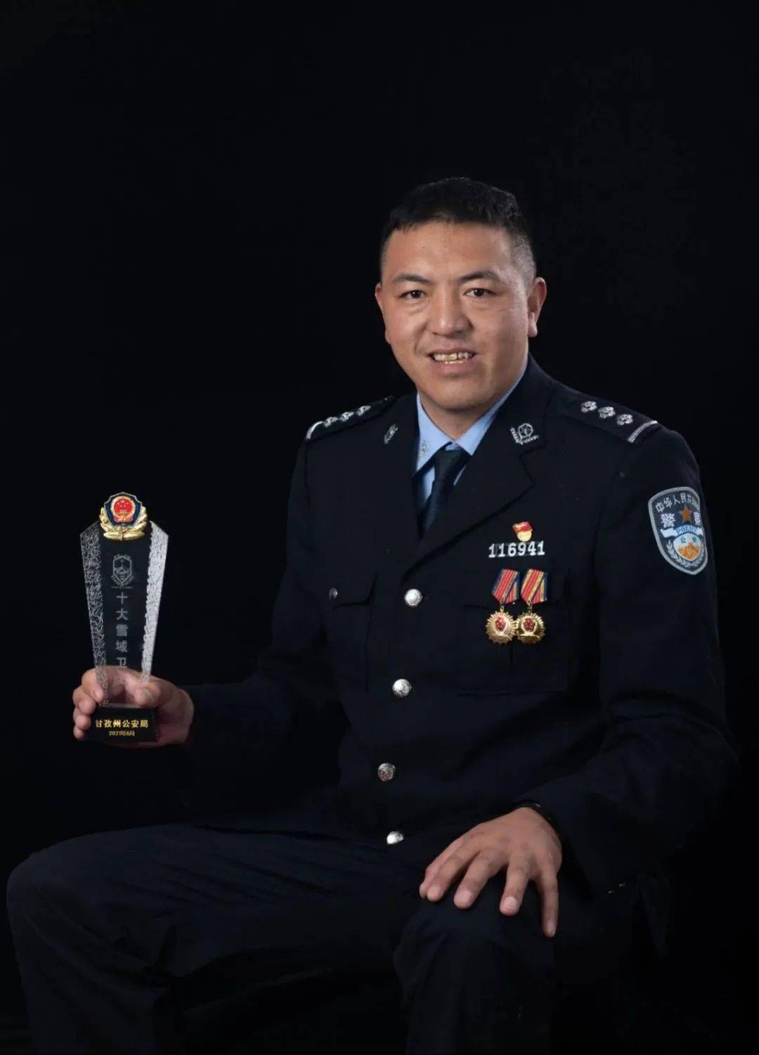 铁纪担当】"大汉"局长,当选全省特级优秀人民警察_公安局_工作_道孚县