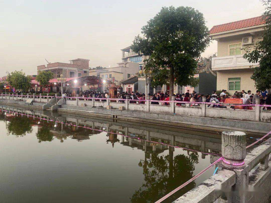 海丰公平赤坭村宴开百桌,举行"走神轿" 再现热闹氛围.