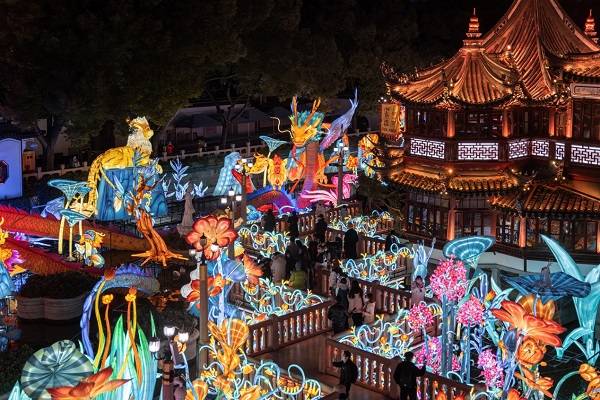 逛豫园灯会还能偶遇大润发烟火文学？这波属实是梦幻联动_上海_氛围_网友