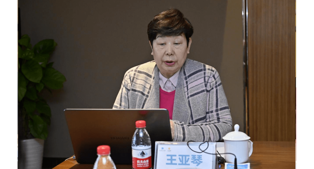 西安安琪儿妇产医院院长王亚琴 女士成都安琪儿妇产医院业务院长李宁