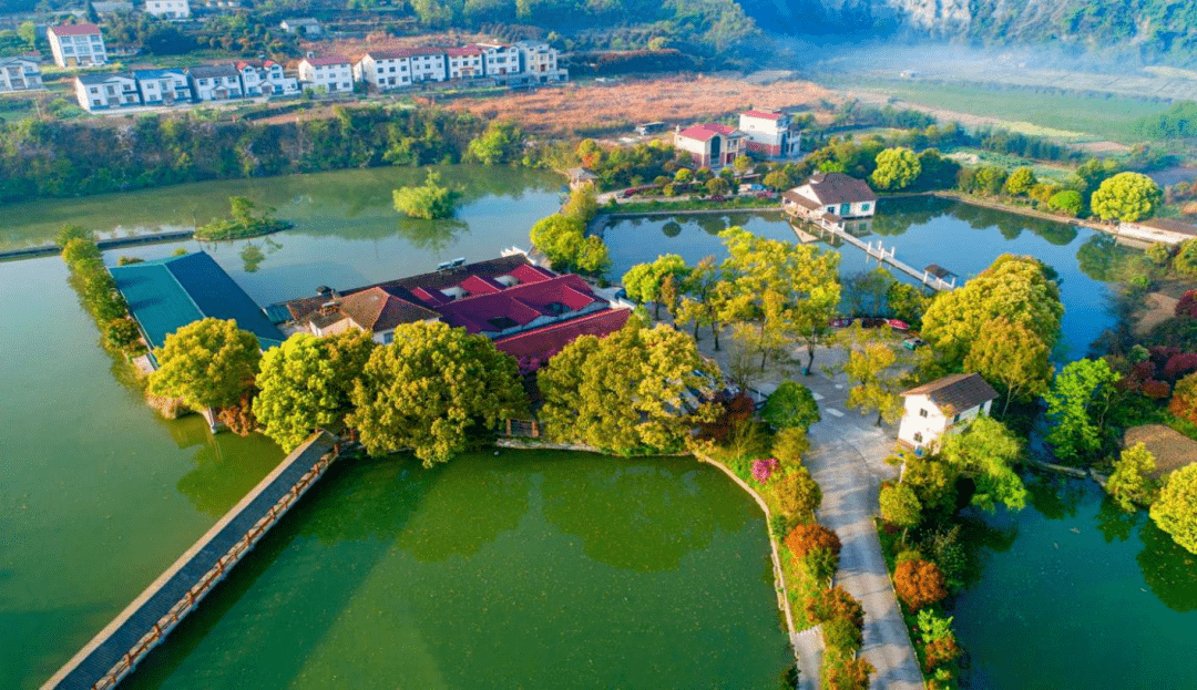 "湖北省森林城镇"和"湖北省森林乡村,宜都市五眼泉镇,当阳市半月镇