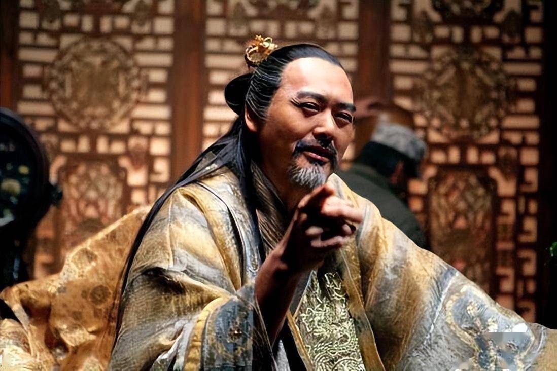 因此才在儿子身上下很大功夫,让他读书,习武,希望儿子能当大官,扬眉