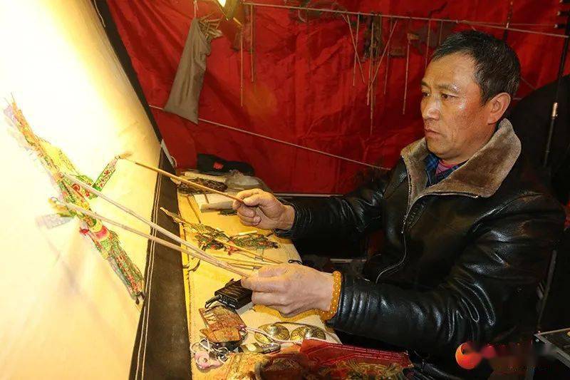 礼县:"陇南影子腔"皮影戏 元宵佳节添喜庆_演出_秦腔_幕布