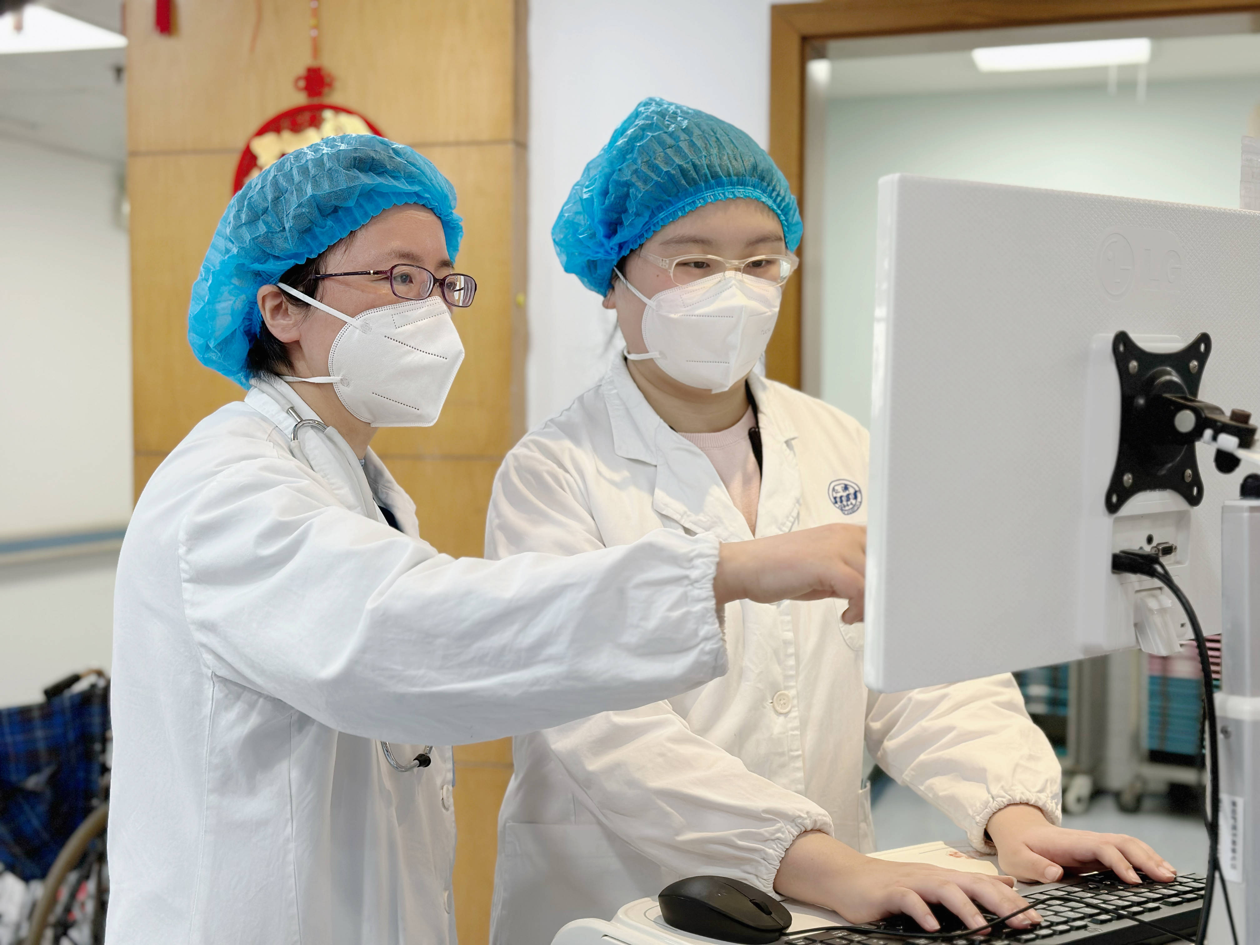 仁济医院全面恢复常规诊疗,新冠临时病房最后一名患者昨出院_赵先生