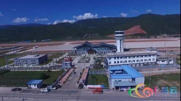 机场选址位于楚雄市子午镇白沙哨,距离楚雄市区直线距离约11km.