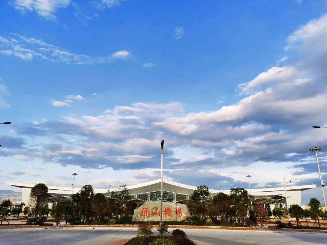 机场选址位于楚雄市子午镇白沙哨,距离楚雄市区直线距离约11km.