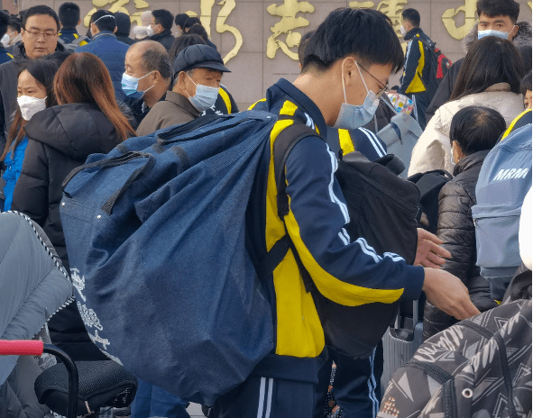 争议的衡水二中:体罚,铁栏杆和不堪重负的老师_程晨_处罚_衡二